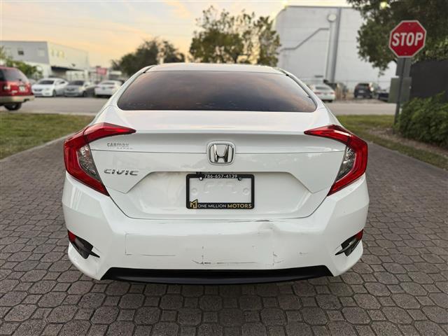 $8900 : Honda Civic LX image 7