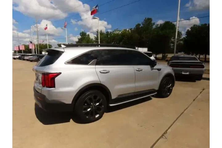 $26745 : Kia Sorento 2021 AWD SX Pres image 9