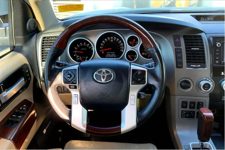 $17888 : Toyota Sequoia 2015 4x4 Plat image 5