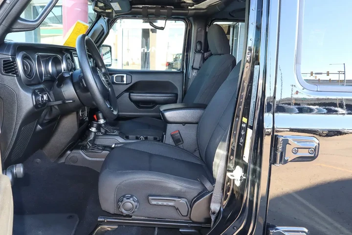 $31488 : 2021 Wrangler Unlimited Willy image 7