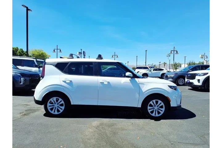 $16308 : Kia Soul 2023 S 4dr Crossove image 7