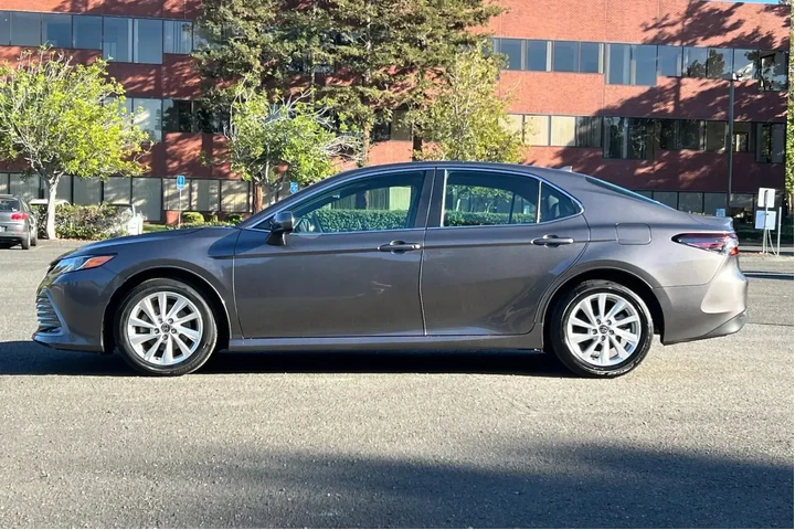 Toyota Camry 2023 LE 4dr Sed image 6