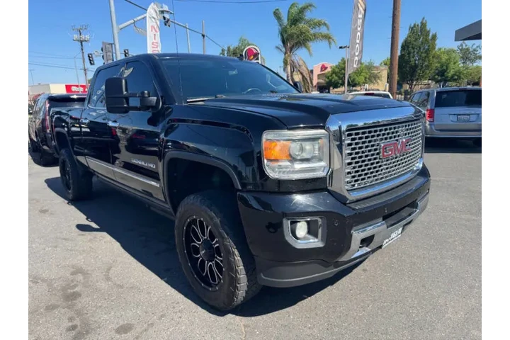 $27998 : 2015 GMC Sierra 2500HD Denali image 3