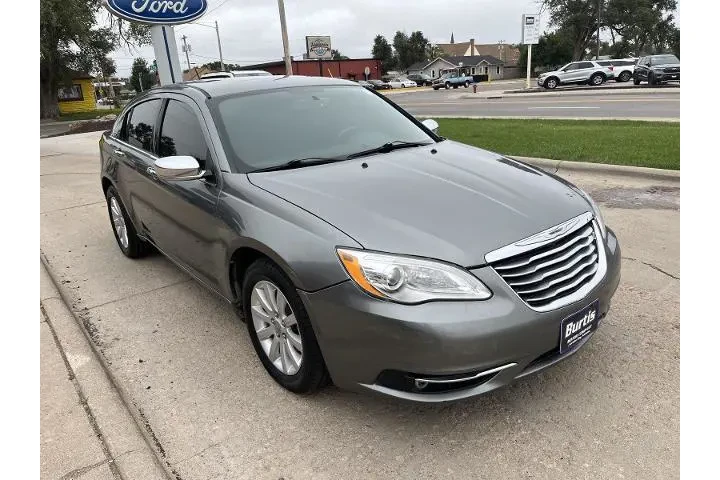 $8300 : Chrysler 200 2013 Limited 4d image 4