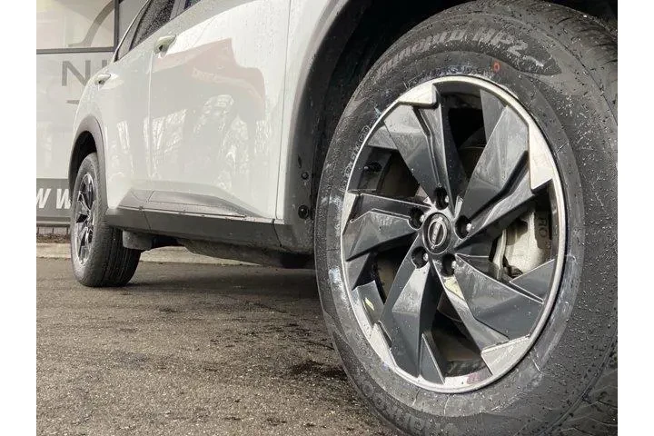 Nissan Rogue 2024 AWD SV 4dr image 9