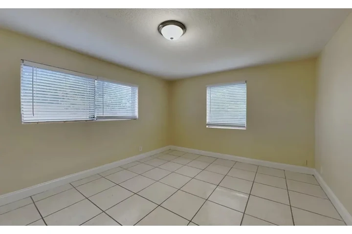 $2500 : 3Bed In Little Havana Miami image 8