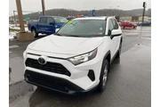 $32935 : Toyota RAV4 2023 AWD XLE 4dr thumbnail