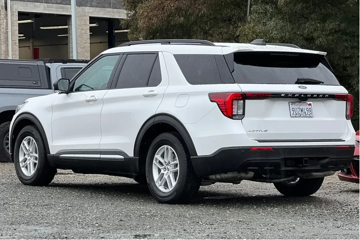 $37990 : Ford Explorer 2025 Active 4d image 6