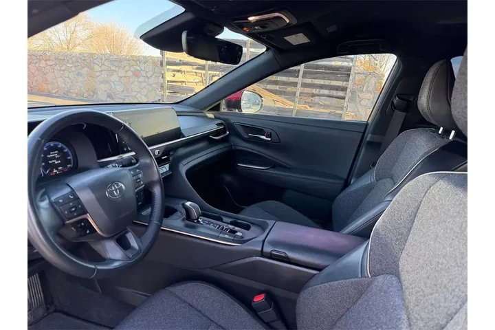 $32500 : Toyota Crown 2023 AWD XLE 4d image 5