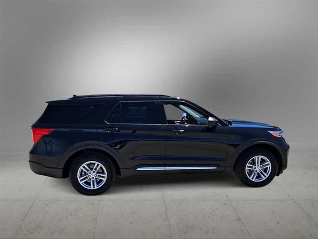 $29955 : Pre-Owned 2021 Ford Explorer image 9