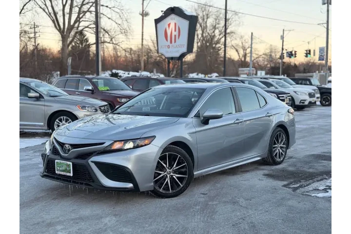 $19995 : 2021 Camry SE image 1