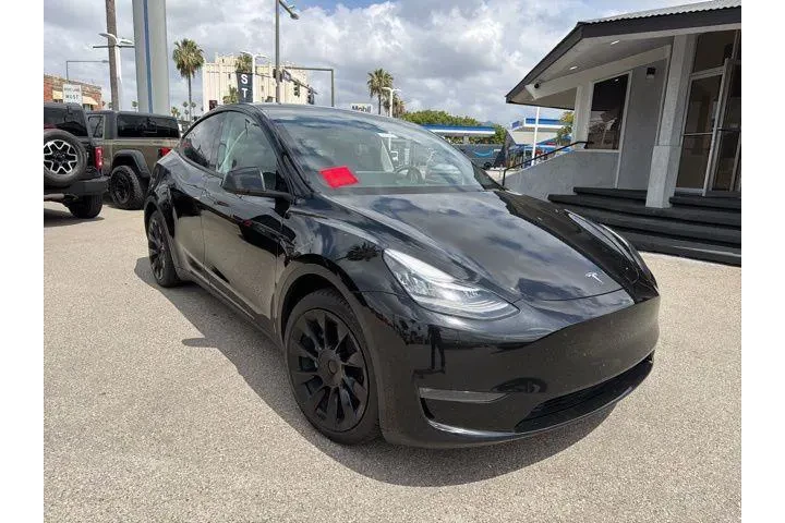 $31675 : Tesla Model Y 2023 AWD 4dr C image 1