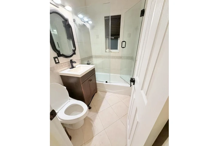 $1700 : 2 baños - Garaje para 1 automó image 3