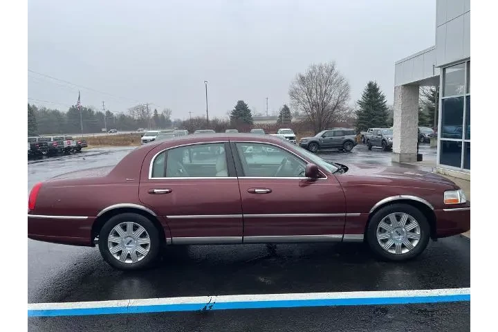 $5300 : Lincoln Town Car 2004 Ultima image 4