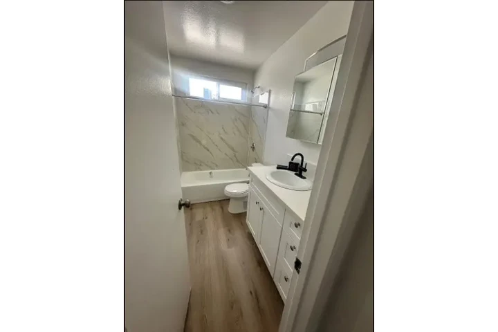 $1000 : espacioso de 1 dormitorio image 9