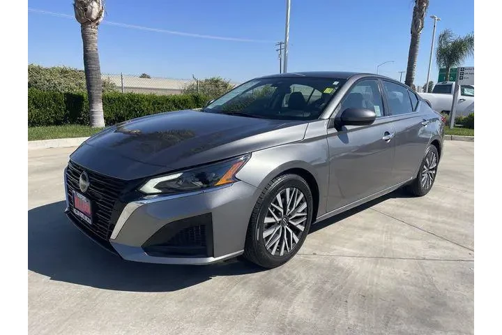 $18999 : Nissan Altima 2023 2.5 SV 4d image 1