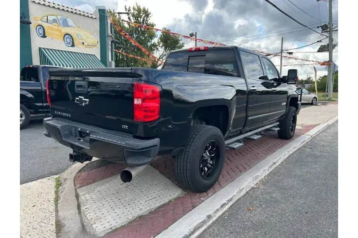 $31995 : 2019 Silverado 3500HD LTZ image 5