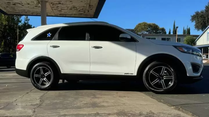 2016 Sorento LX V6 image 4