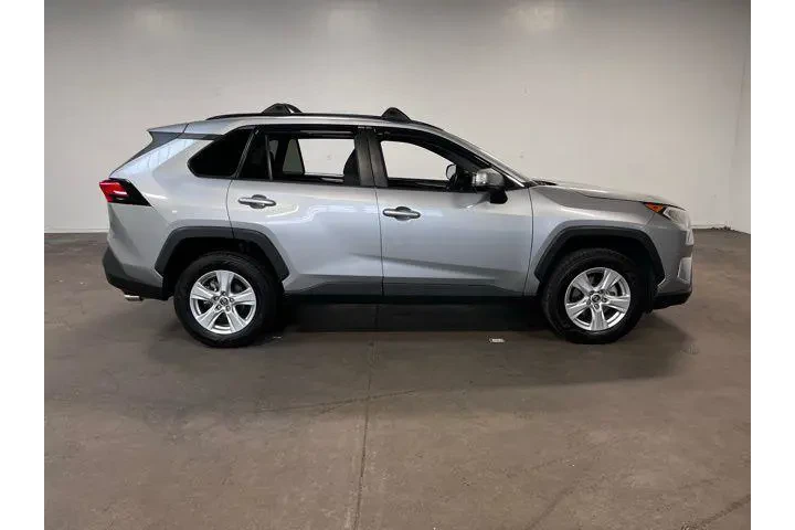 $26330 : Toyota RAV4 2019 AWD XLE 4dr image 2