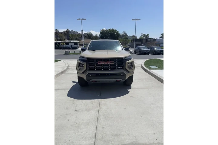 $38900 : GMC Canyon 2023 4x4 AT4 4dr image 2
