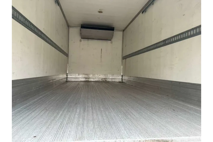 ISUZU NPR 16FT REEFER STK 1925 image 3