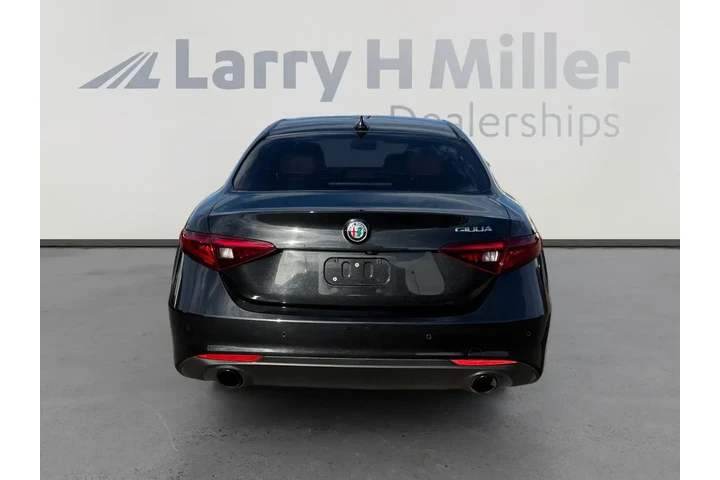 $27281 : Alfa Romeo Giulia 2022 Ti 4d image 4