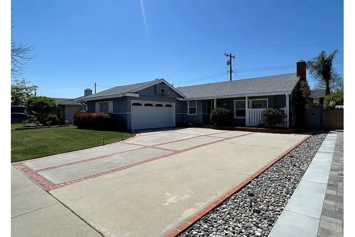 $3050 : BEAUTIFUL BACK HOUSE FOR LEASE image 1