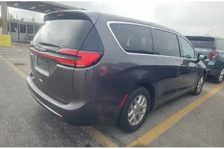 $23750 : Chrysler Pacifica 2023 Touri image 2