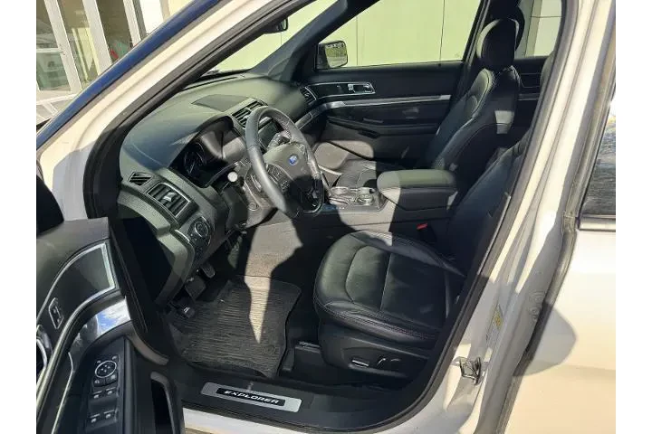 $18995 : Ford Explorer 2017 AWD Sport image 5