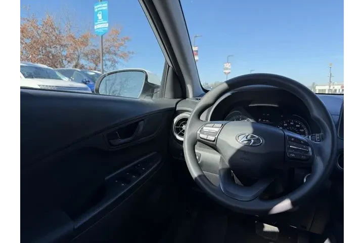 $19991 : Hyundai KONA 2023 AWD SEL 4d image 9