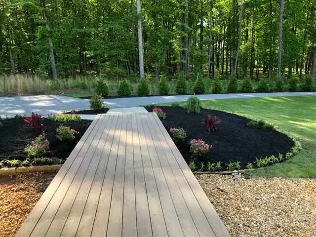 Byron's lawn care & landscapin image 2