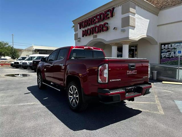 $33995 : Pre-Owned 2019 Canyon Crew Ca image 8