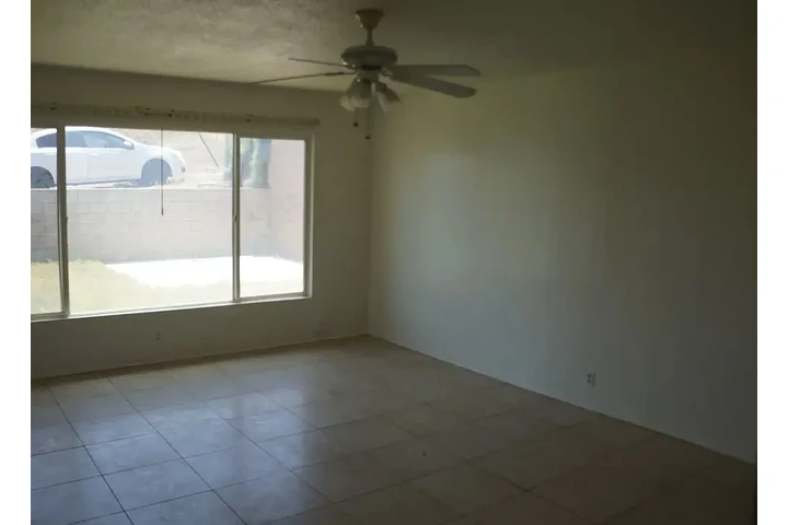 $1295 : La Sierra 2 Bedroom 1 Bath Hou image 1