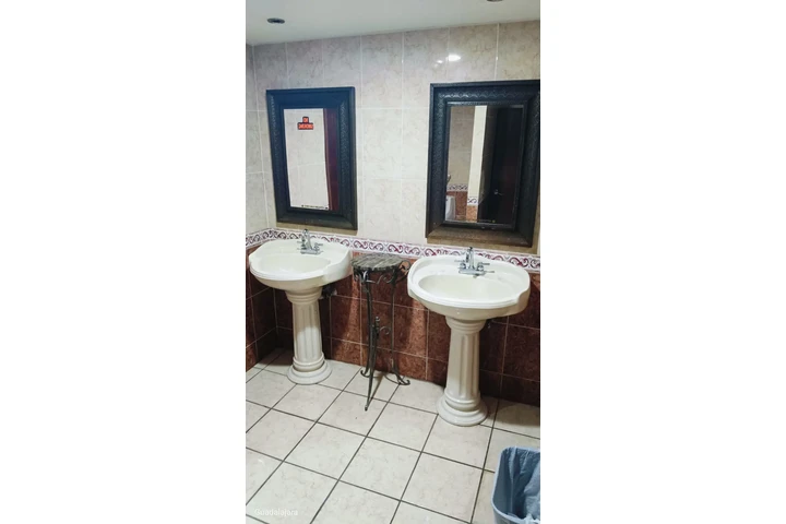 $1500 : SALA DE JUNTAS image 3