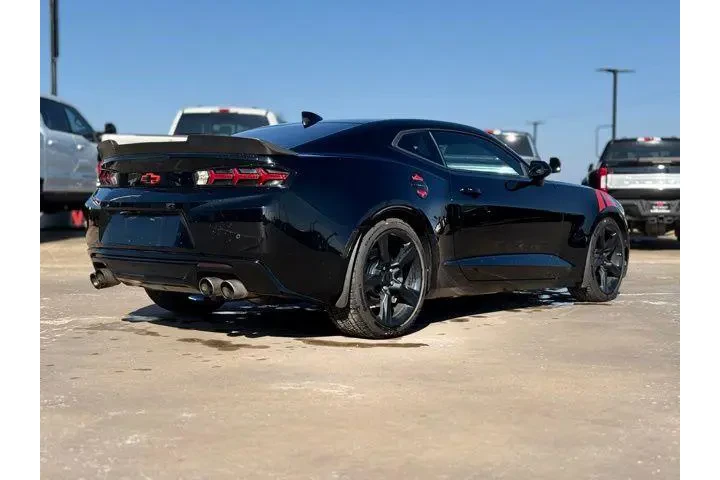 $27800 : Chevrolet Camaro 2017 SS 2dr image 2