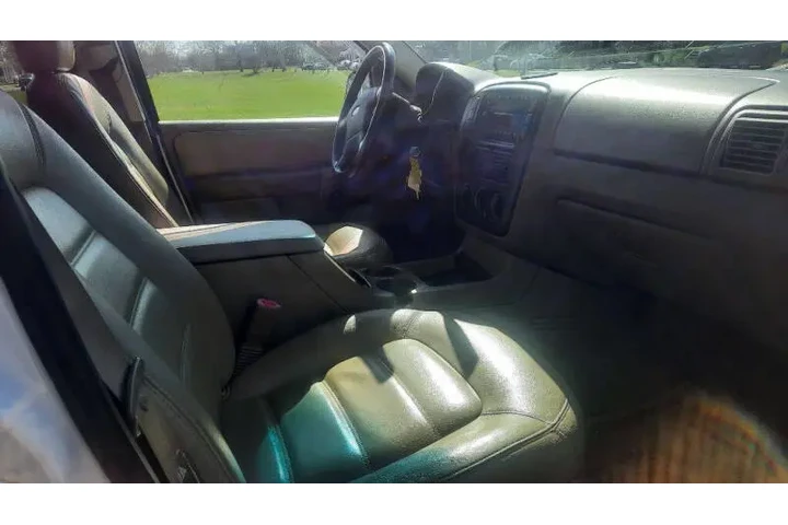 $3495 : 2002 Explorer XLT image 7