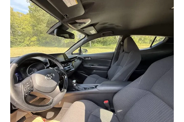 $7999 : 2018 C-HR XLE image 10