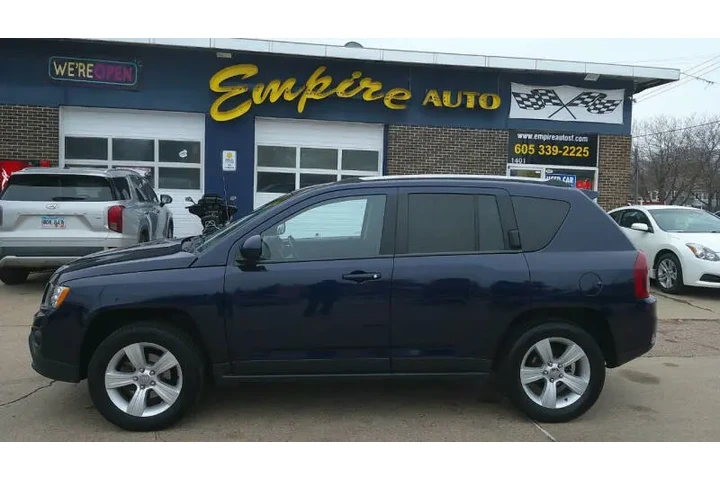 $10999 : 2017 Compass Latitude image 6