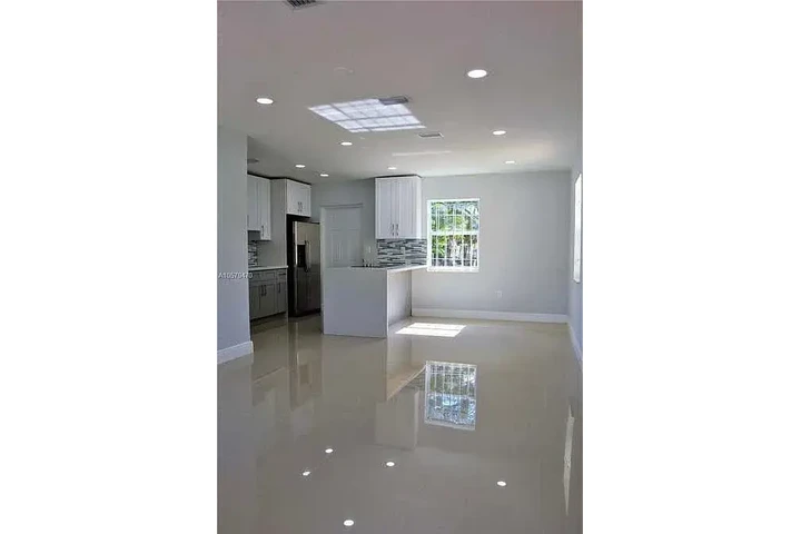 $1570 : Listo En North Miami image 3