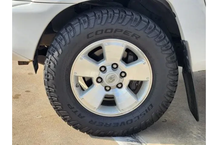 $22233 : Toyota Tacoma 2015 4x4 V6 4d image 10