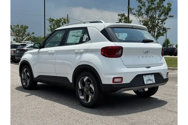 $21787 : Hyundai VENUE 2025 SEL 4dr C image 8
