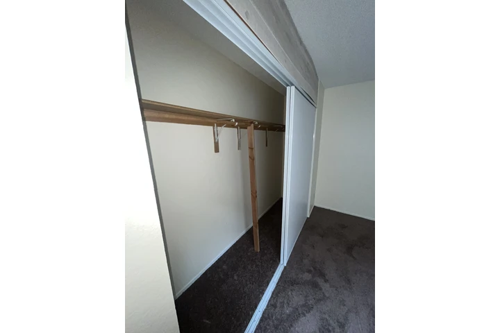 $2400 : AMPLIO APT 2 CUARTOS LYNWOOD image 4