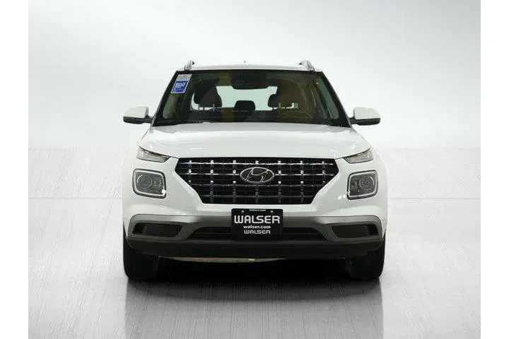 $17998 : Hyundai VENUE 2024 SEL 4dr C image 8