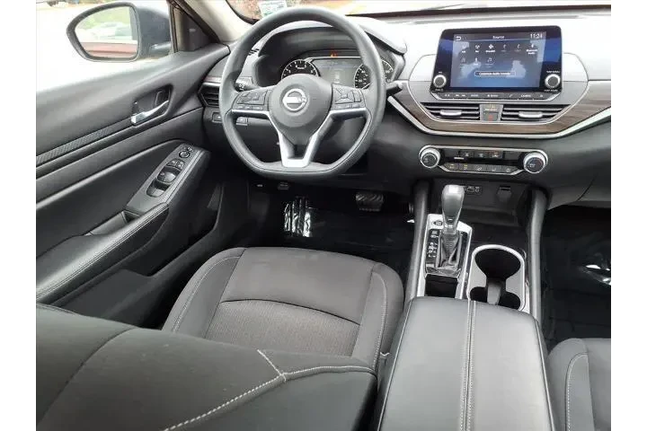 $19988 : Nissan Altima 2024 2.5 SV 4d image 4