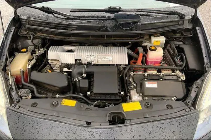 $12985 : Toyota Prius Plug-in Hybrid image 10