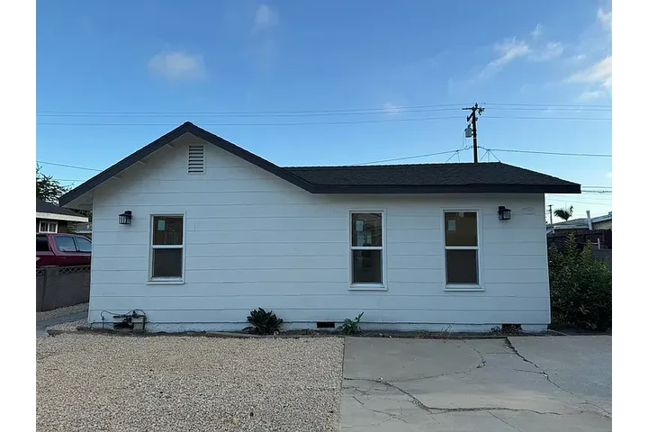 $900 : This well-maintained 2-bedroom image 1