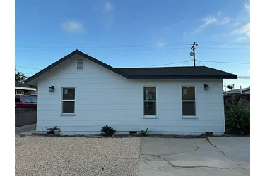 This well-maintained 2-bedroom en Los Angeles