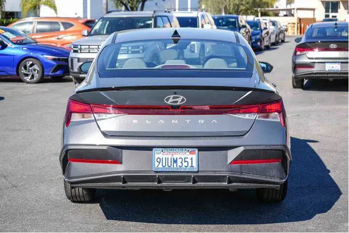 $21000 : Hyundai ELANTRA 2025 SEL Spo image 8