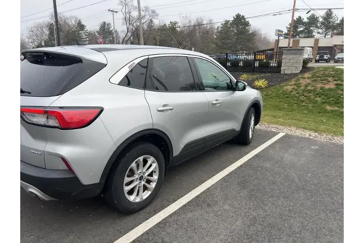 $17390 : Ford Escape 2020 AWD SE 4dr image 3