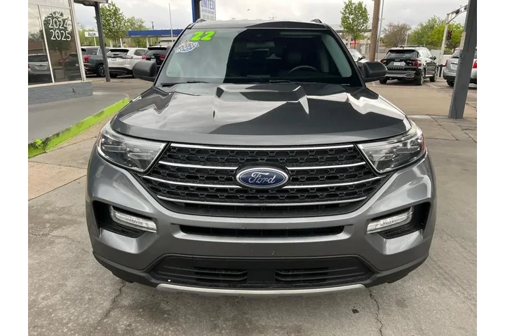 2022 Explorer XLT image 2